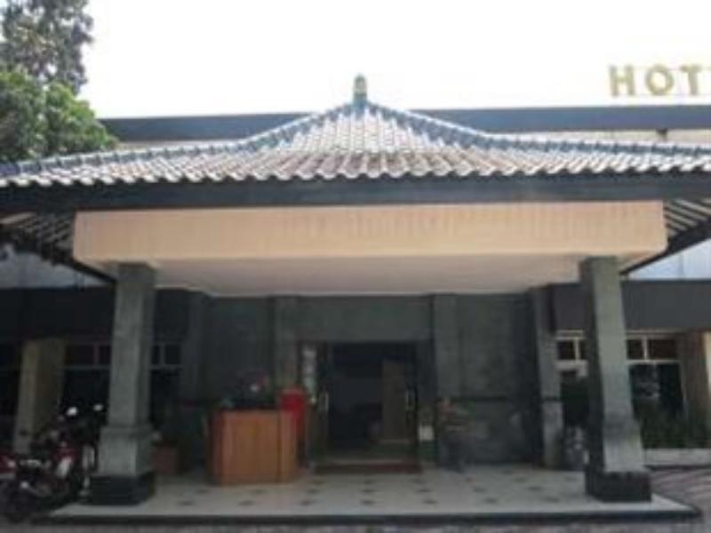Mutiara Hotel Malang Buitenkant foto