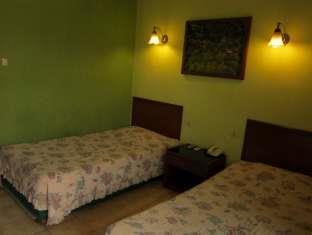Mutiara Hotel Malang Buitenkant foto