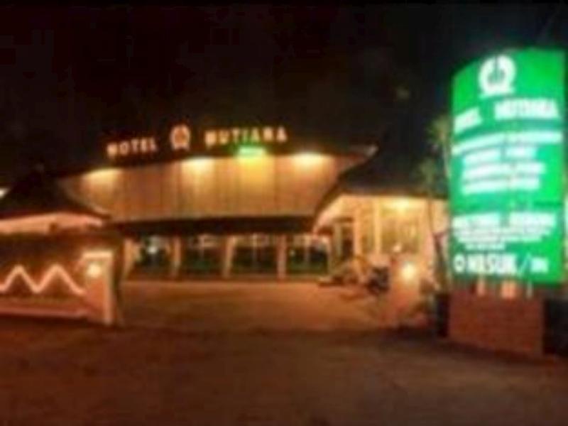 Mutiara Hotel Malang Buitenkant foto